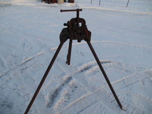 Rigid tristand 2 1/2&#034; pipe vise