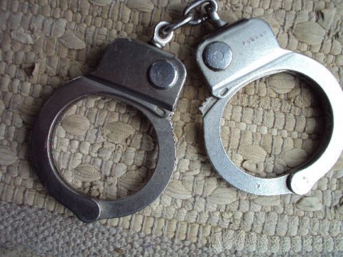 Smith &amp; Wesson  Handcuffs Model 94 Version 3 (No Key)