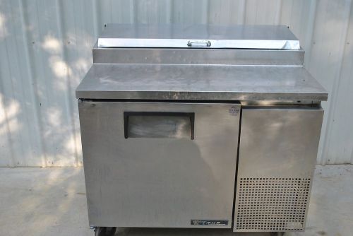 TRUE TPP-44  44&#034; REFRIGERATED PIZZA PREP TABLE