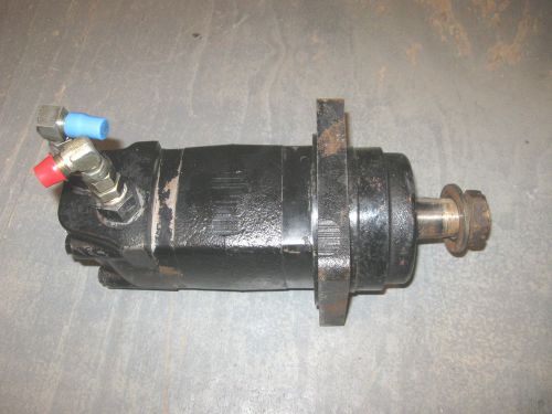 CHAR-LYNN EATON 105-1060-006 HYDRAULIC MOTOR 1 1/4&#034; TAPERED SHAFT 4 BOLT FLANGE