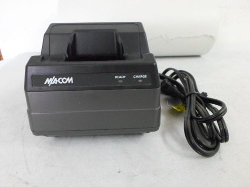 M/A-COM Universal Desk Charger Model BLM 161 78/20 for Jaguar 7100 5100 Radios