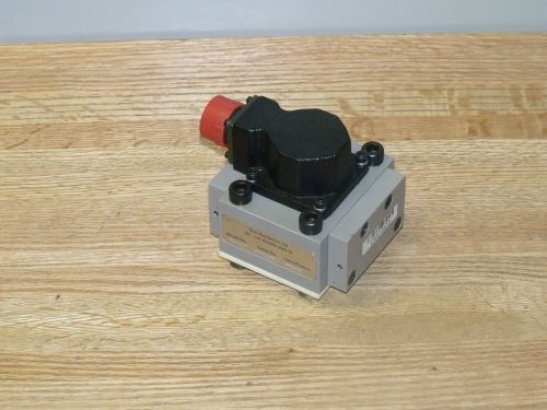 STAR HYDRAULIC 550-0277 SERVO VALVE MOOG / ATCHLEY 211A-645 NOS