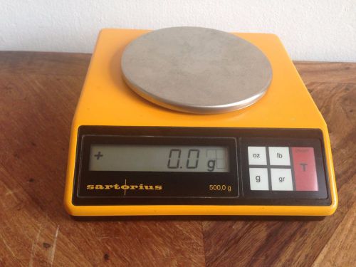 Sartorius scale, modelnummer 1002 MP9 - 500.0 gr or OZ/ LB.  Digital lab scale.