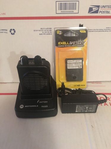 MOTOROLA VHF MINITOR V * SV / 1 CH * 151-158 MHz * NEW BATTERY AND USED CHARGER