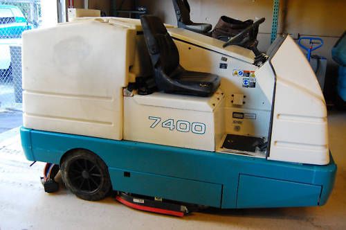 Tennant Rider Scrubber 7400 LP Gas. FREE SHIPPING* BEST WARRANTY