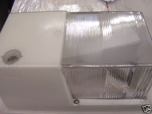 70 WATT HPS WALL PACK FLOOD LIGHT FIXTURE WHITE