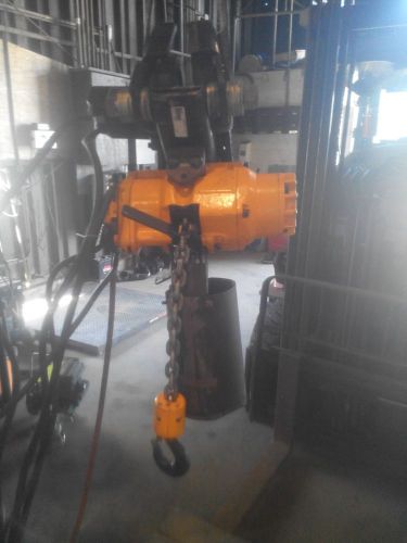 1.5 TON INGERSOLL-RAND PNEMATIC HOIST, HL1500K-3HA10, WITH TROLLY TIR6600