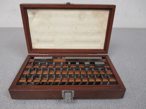 USED Mitutoyo #516-914 Inch Rectangular Gage Block Set (35 Piece)