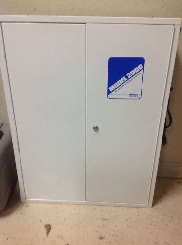 Sellstorm  Germicidal Eyewear Cabinet Model 2000