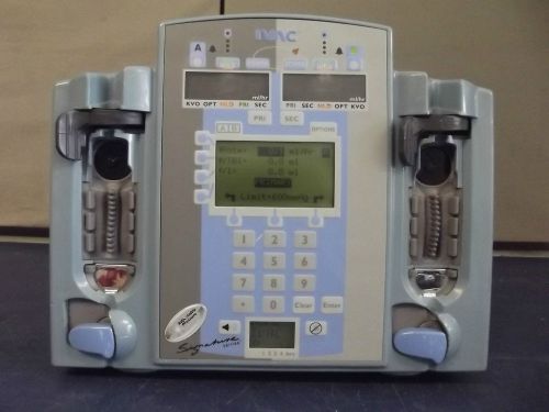 IVAC Signature Edition Alaris 7200L Dual Volumetric Infusion Pump-Powers Up-m164