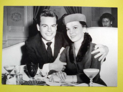 ROBERT WAGNER NATALIE WOOD POST CARD NEW ANTIQUE COLLECTABLE HOLLYWOOD RARE