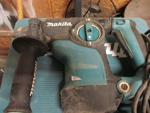 Makita 1-1/8&#034;  Rotary Hammer  Light HR2811F