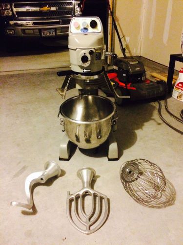 * Globe SP20 20 Quart Commercial Mixer ! Look ! *