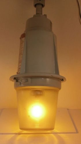 APPLETON ELECTRIC LIGHTING FIXTURE FOR HAZARDOUS / MARINE LOCATIONS MBL70-120