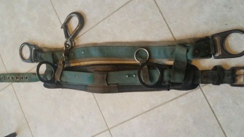 Tree climbing belt saddle