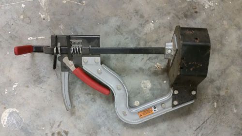 Malco 6&#034; gutter hole punch