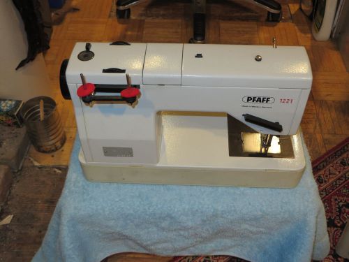Pfaff 1221 Sewing Machine