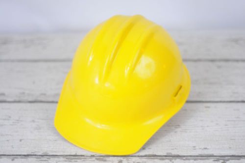 BULLARD 3000 YELLOW HARD HAT WITH SUSPENSION ADJUSTABLE 6.5 TO 8