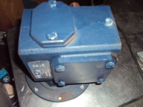 LEESON BMQ818-5-L-56 GEAR REDUCER 1.7 HP INPUT OUT TORQUE 1281 RATIO 1:5