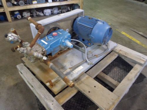 Cat 3521 piston pump w/weg 25hp motor#613233j pump model:3521 motor fr:284t used for sale