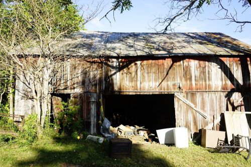 VERY OLD  BARN BUILT IN CIVIL WAR ERA