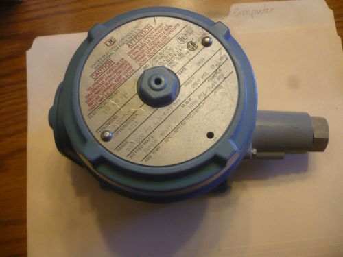 New United Electric H122-705 Pressure Switch READ DESCRIPTION