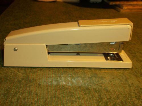 VINTAGE SWINGLINE ALL METAL TAN DESK STAPLER USA LITTLE USAGE