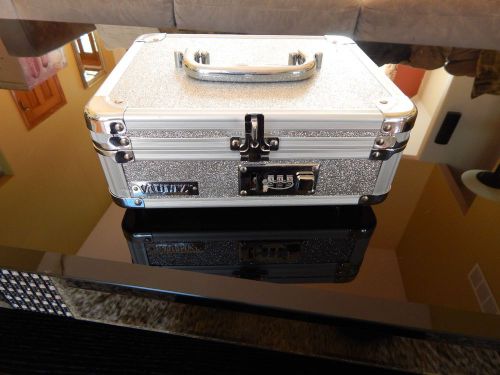 Idea stream vz01002 vaultz cash box, make up,jewerly tumbler lock,silver 10x8x4 for sale