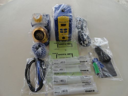 Hakko FX-951 Digital Soldering Station COMPLETE with 4 NEW Soldering Tips