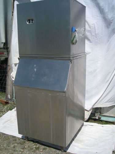 **SCOTSMAN ICE MAKER W/ 700# BIN**