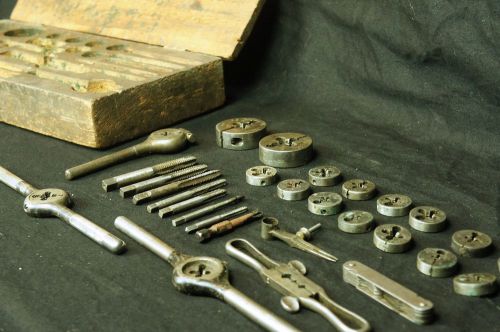 Antique 1870s TAP &amp; DIE Set -Hand Carved Case- Greenfield- SW Card- LS Starrett