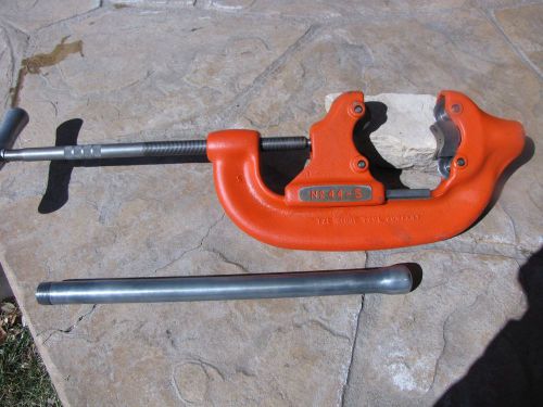 RIDGID 21/2---4in PIPE CUTTER MODEL 44-S