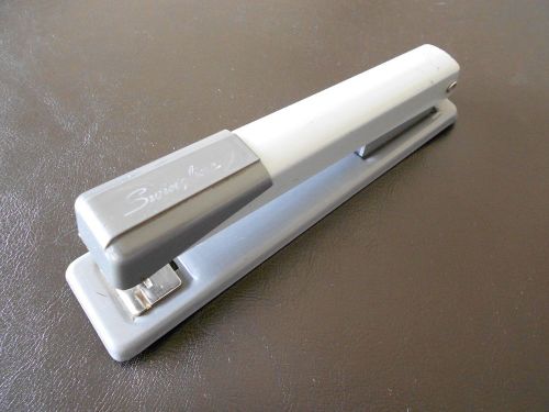 SWINGLINE 401 Vintage desk stapler grey metal &amp; plastic good working condition