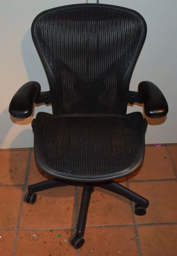 HERMAN MILLER AERON ADJUSTABLE CHAIR BLACK BACK (Y6)