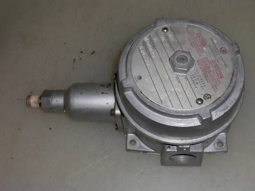 UNITED ELECTRIC PRESSURE SWITICH J120-356 *USED*