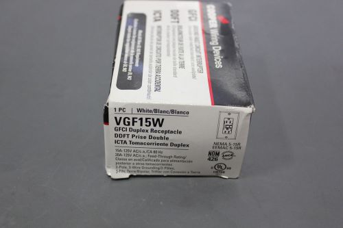 NEW COOPER GFCI DUPLEX RECEPTACLE GROUND FAULT INTERRUPTER VGF15W (S11-T-102B)