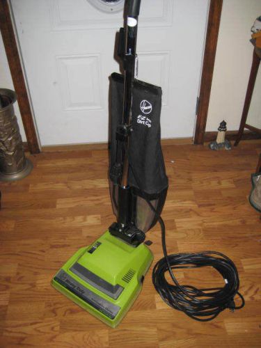 HOOVER EH50500 COMMERCIAL DUTY UPRIGHT VACUUM CLEANER. EXCELLENT CONDITION!!!