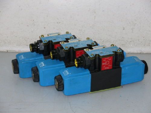 3 VICKERS HYDRAULIC DIRECTIONAL PILOT VALVE LOT, DG4V-3-33L