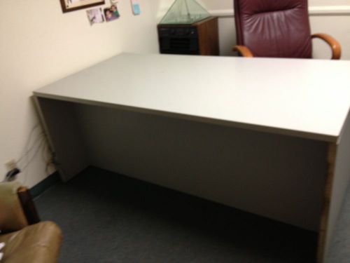 White Executive 6 draw desk 28 1/2&#034;H x 71 1/2&#034;W x 36&#034;D