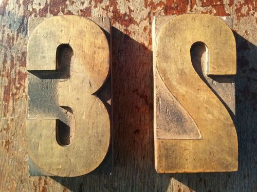 2 Large Letterpress Numbers Wood Wooden Printing Type Vintage 5 Inch