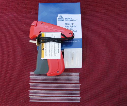 Avery Dennison Fine Price Tag Gun +  500  1/4&#034; Barb   +1 Ext Needle