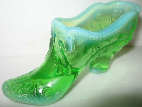 Green Opalescent glass Bow pattern Shoe / Slipper Boot christmas high heel mint
