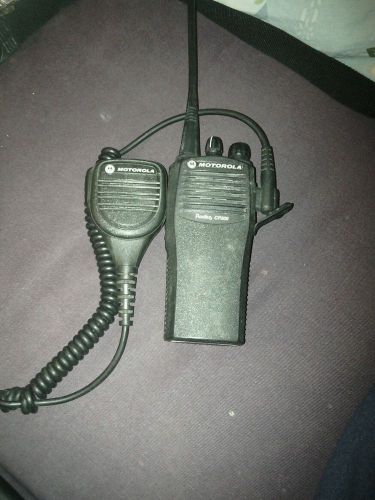 Motorola Radius CP200 4 channel Two - Way Portable Radio UHF Band AAH50RDC9AA1AN