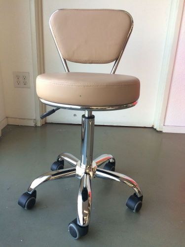 ADJUSTABLE STOOL WITH WHEELS