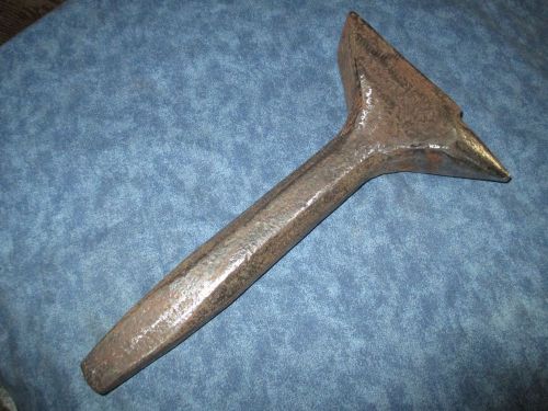 a vintage blacksmith ,6 1/2 &#034;X 14 &#034;  stump anvil