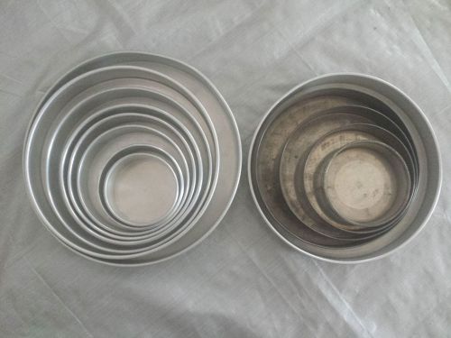 round cake pans Lot - Cake Decorating Wilton Parrish Magic Line