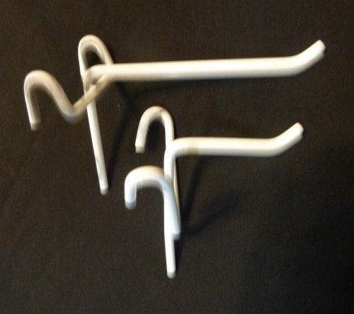 Lot of 133 - 34 each 2&#034; and 99 each 4&#034; White Slatgrid Hooks