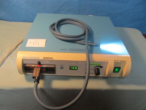 Dyonics Smith Nephew 300XL Xenon Light Source  W/Light Cable