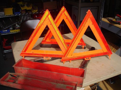 Gnote # 71422 Warning Triangle Flare Kit Plastic case of 3