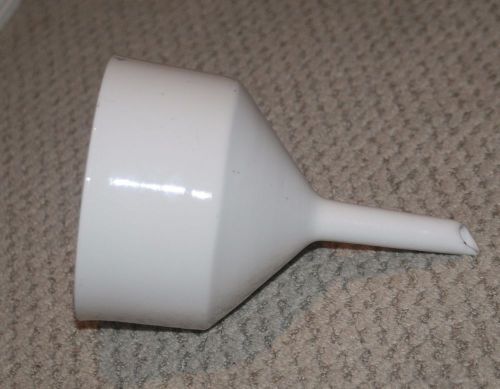 COORS Porcelain Buchner Funnel, Lab Science Filter - No. 08 5 7/16 dia.